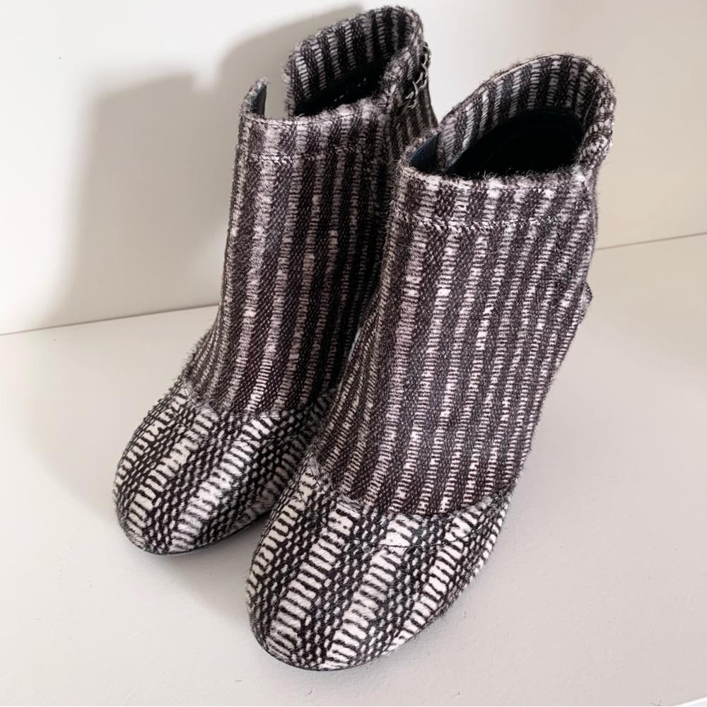 Chanel pony hair chain logo zipper booties - Picture 12 of 16